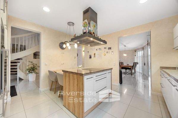 Küche mit Kochinsel