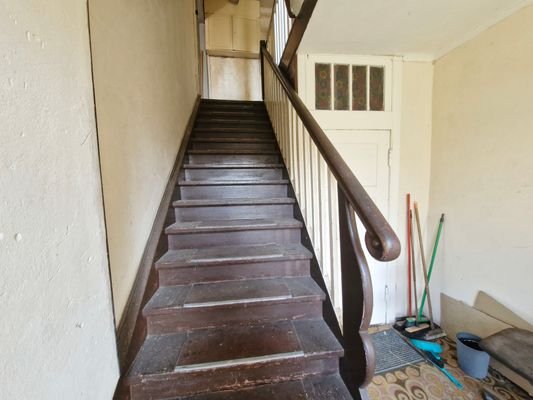  Holztreppe zum 1. OG