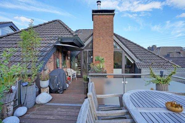 Blick von der Terrasse zum Haus