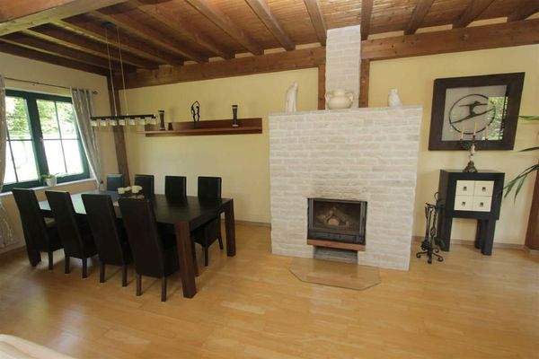 Essbereich mit Kamin