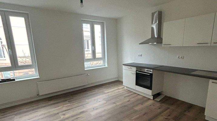 Einbauküche mit Herd und Spüle 