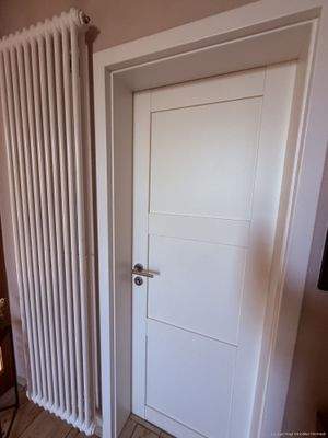 weiße Türen überall