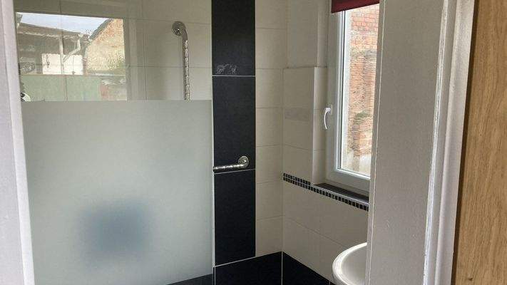 Bad mit ebenerdiger Dusche