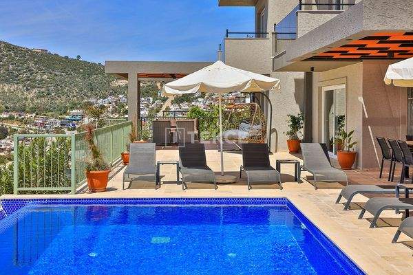 4-Bedroom Villa with Infinity Pool in Kaş Kalkan