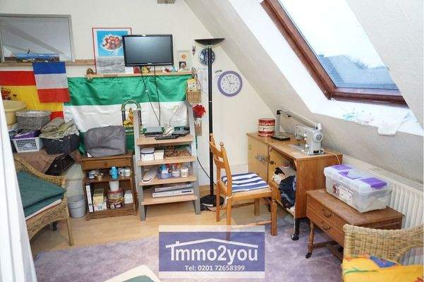 2 Kinderzimmer / Büro DG