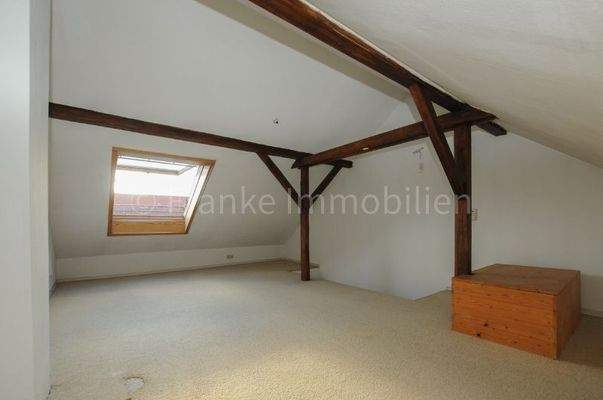 Schlafzimmer im Dachgeschoss (2)