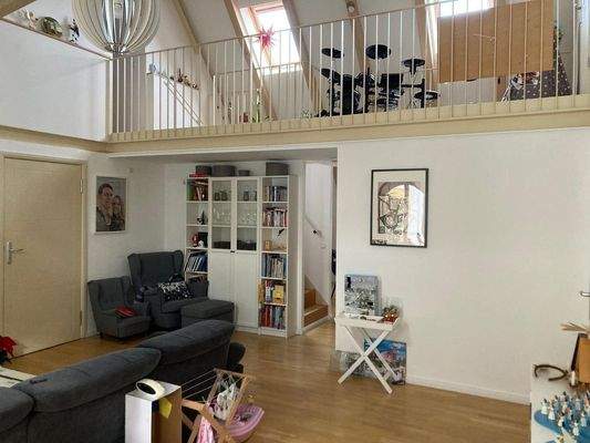 Blick hoch zur Galerie