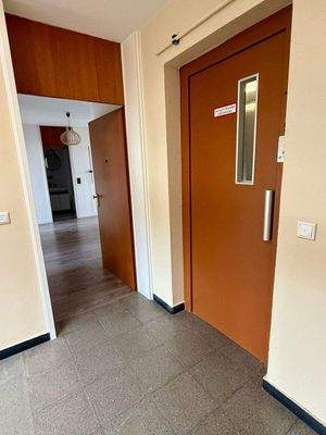 Hausflur mit Aufzug.jpeg