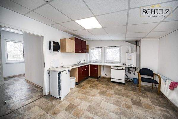 Teamarbeitsraum mit durchdachter Ablage- und Organisationslösung