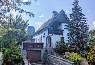 Wohnhaus mit Terrasse und Tiefgarage