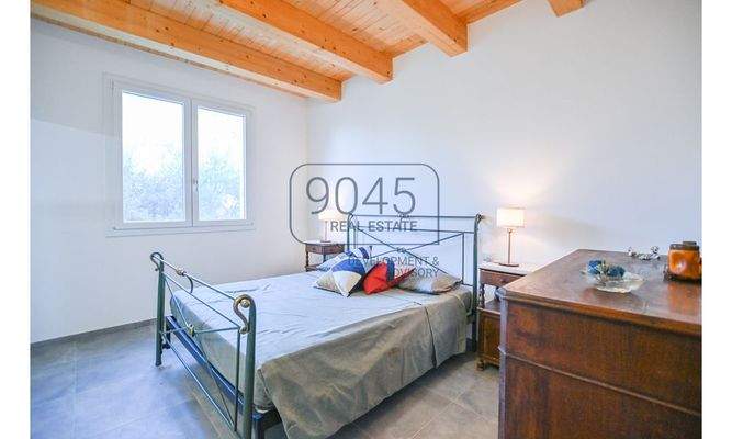 Zeitgemäße Landvilla in nachhaltiger Holzbauweise mit Panoramablick bei Potenza Picena