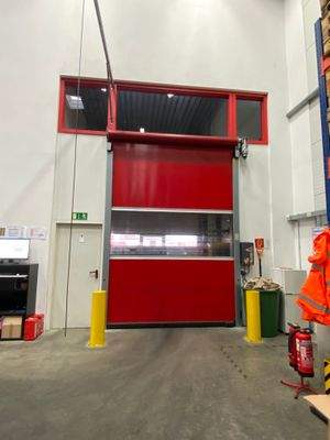 Schleuse zum Hochregallager