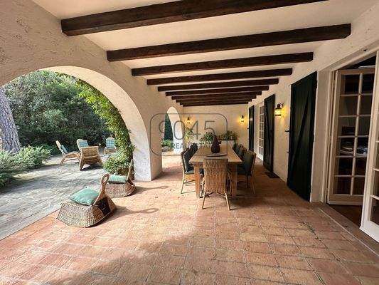 Exklusive Villa mit Pool in der Pineta di Roccamare an der toskanischen Küste