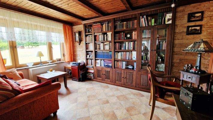 Früher Esszimmer, jetzt kleine Bibliothek