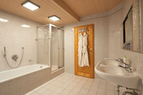 Badezimmer (EG)