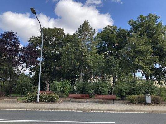 Kleiner Park vor dem Haus