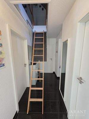 Treppe zum Dachboden über der Wohnung