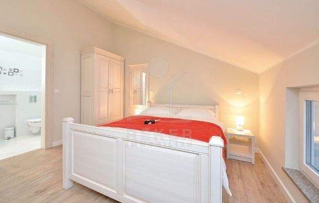 Schlafzimmer mit Tageslicht-Bad