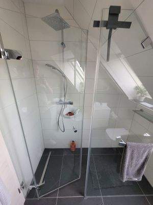 Bodenebene Dusche.jpg