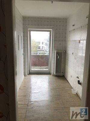 Küche mit Zugang zum Balkon