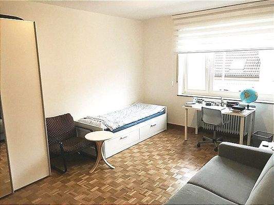 Kinder-Arbeitszimmer vor Sanierung.jpg