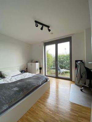 Das Schlafzimmer mit Terrassenzugang