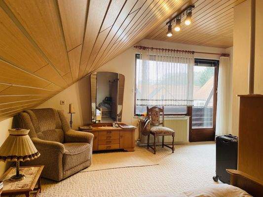 Schlafzimmer mit Loggia im DG