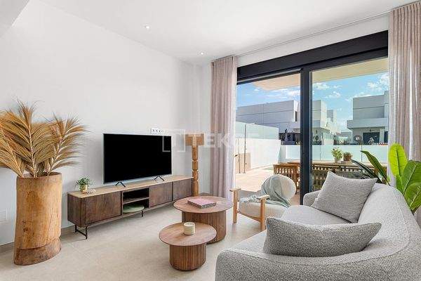 Semi-Detached Villas with Swimming Pools in Dolores Alicante