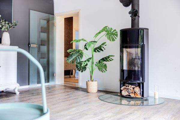 ...mit Schwedenofen...