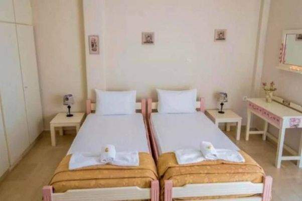 Kreta, Misiria: Großes Haus mit 3 einzelnen Apartments zu verkaufen