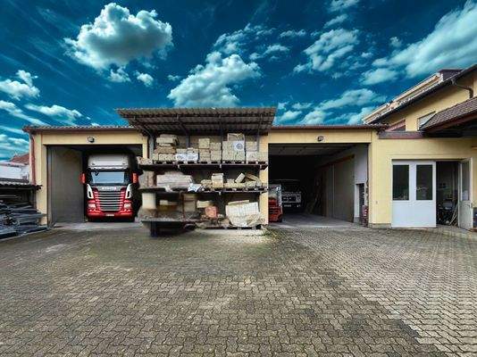 Hallen und Werkstatt Frontansicht