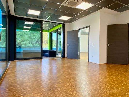 Büro 1 mit Zugang ...