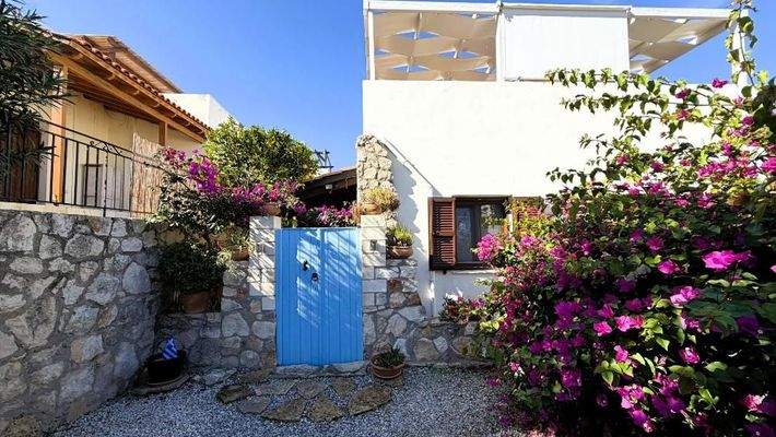 Kreta, Apokoronas: Wunderschönes 2-Schlafzimmer-Haus mit Meerblick, Garten und Dachterrasse in Plaka bei Chania