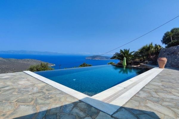 Kreta, Kavousi: Villa mit Infinity-Pool und atemberaubendem Meerblick zu verkaufen