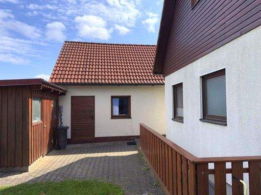 Gartenhütte und Doppelgarage