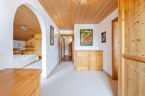 Schlafzimmer mit Akleidebereich OG