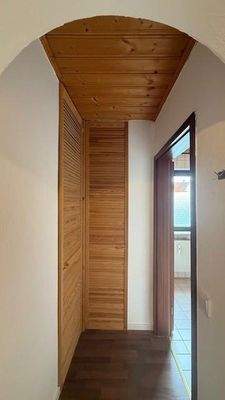 Flur mit Einauschränken 