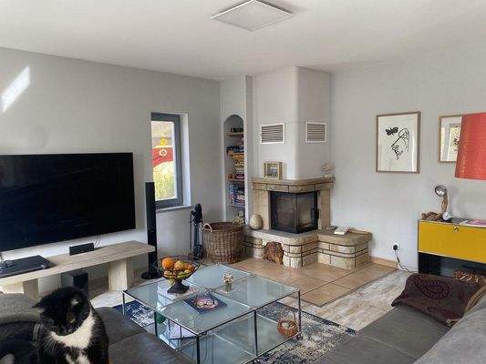 Wohnzimmer mit Kamin
