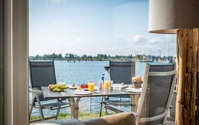 Terrasse an der Waterkant – Seele baumeln lassen