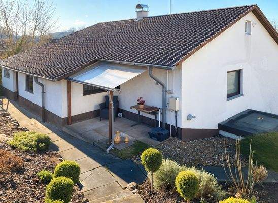 Hausansicht - (KI generiert)