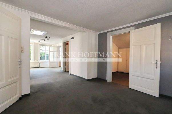 V9915 OG - Zwischenraum 