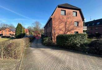 Frontansicht und Einfahrt