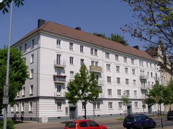 Schöne 4-Zimmer-Obergeschoss-Wohnung in Magdeburg!