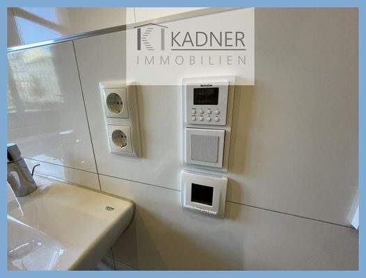 zusätzliche Fußbodenheizung + Einbauradio im Bad