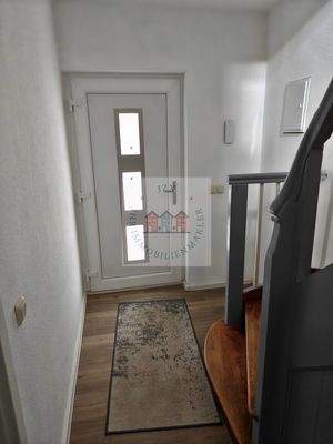 Flur mit Eingangstür