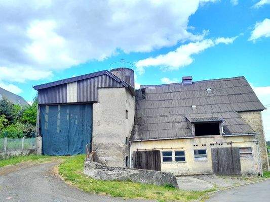 Scheune/Halle/ehem. Stall im Ort