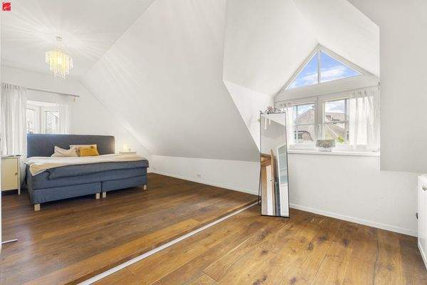 Lichtdurchflutetes Schlafzimmer