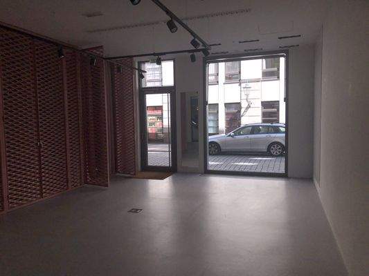 Blick zum Eingangsbereich.jpg