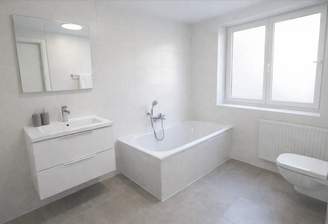 Ihr neues Badezimmer mit Wanne und Dusche