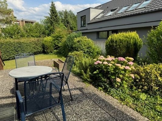 Die Terrasse mit Blick ins Grüne